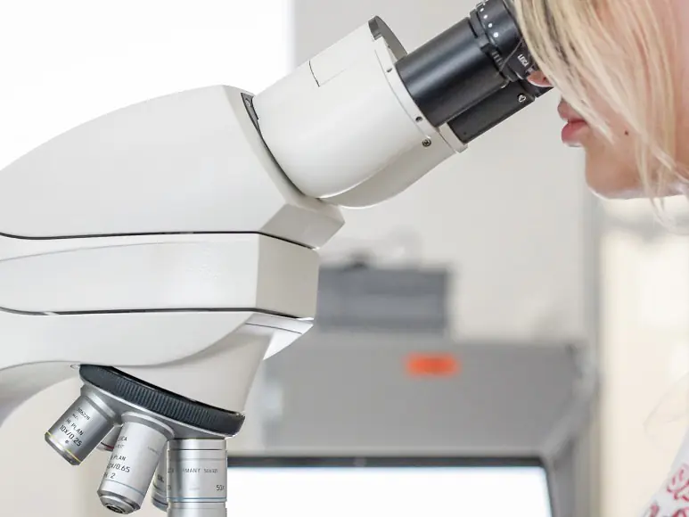 Dipl. Biomedizinische Analytikerin / Biomedizinischer Analytiker, BMA