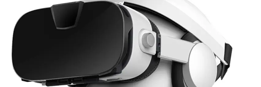 Mit VR-Brille an der Arbeit