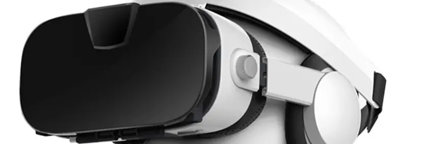 Mit VR-Brille an der Arbeit