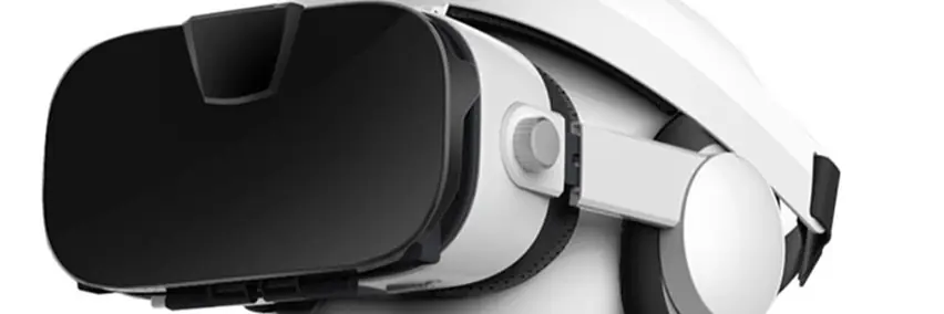 Mit VR-Brille an der Arbeit